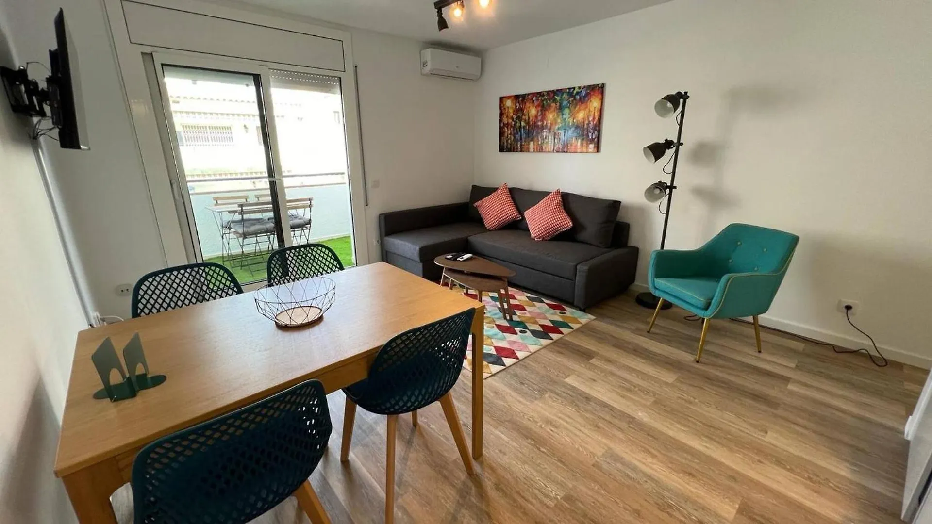 Precioso Apartamento En Roses Con Parking Cerca De Playa Spain