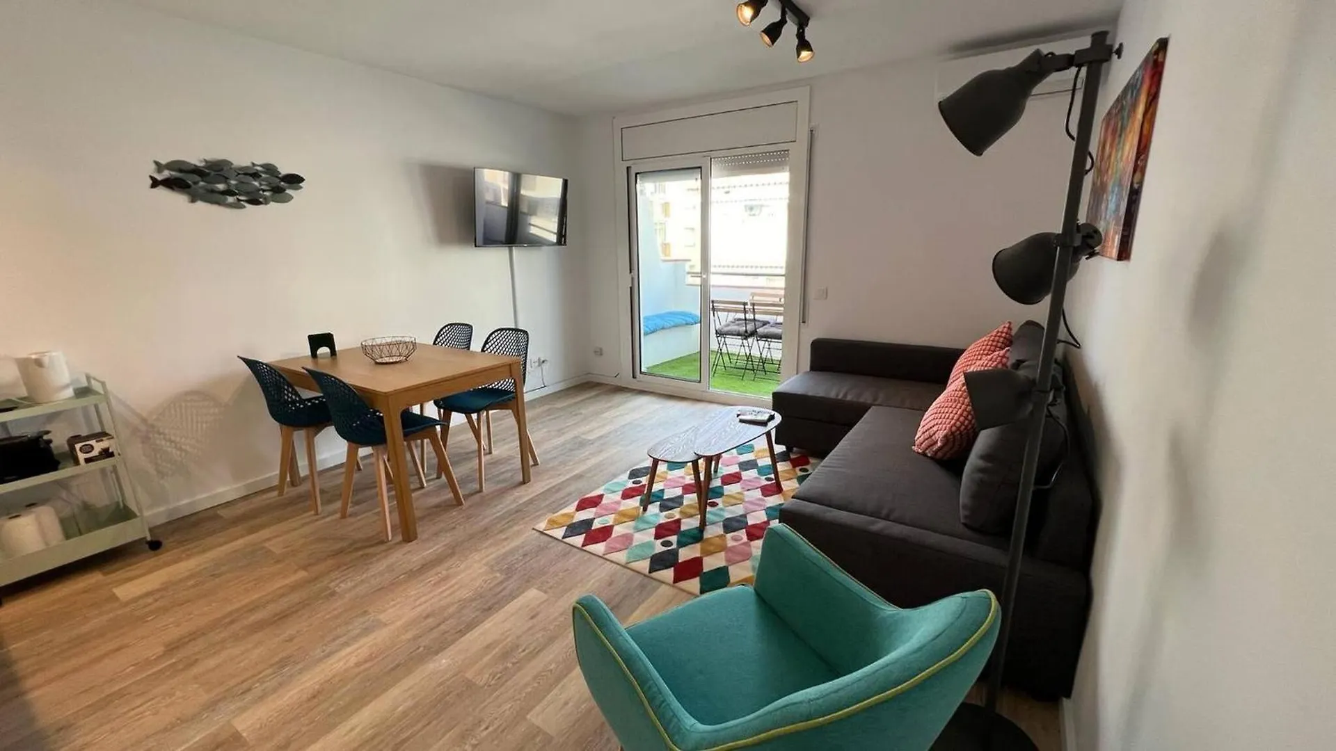 Precioso Apartamento En Roses Con Parking Cerca De Playa