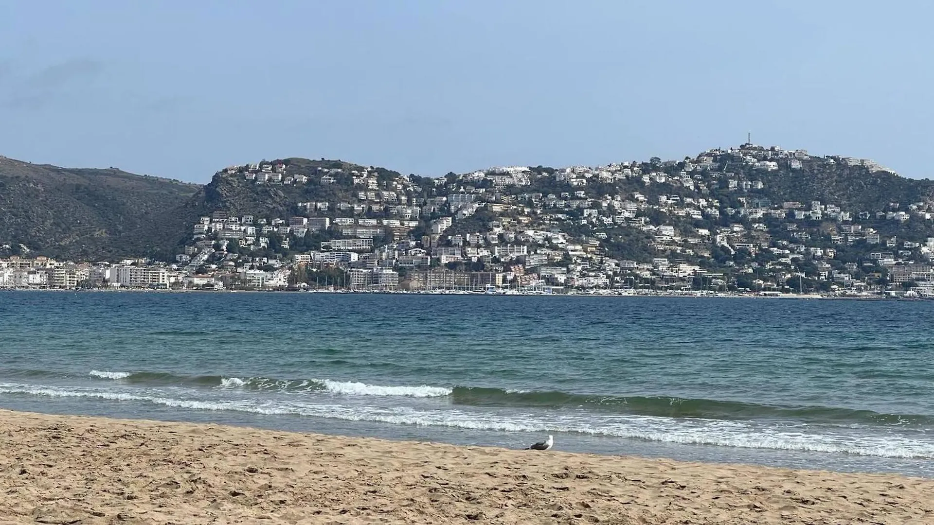 Precioso Apartamento En Roses Con Parking Cerca De Playa