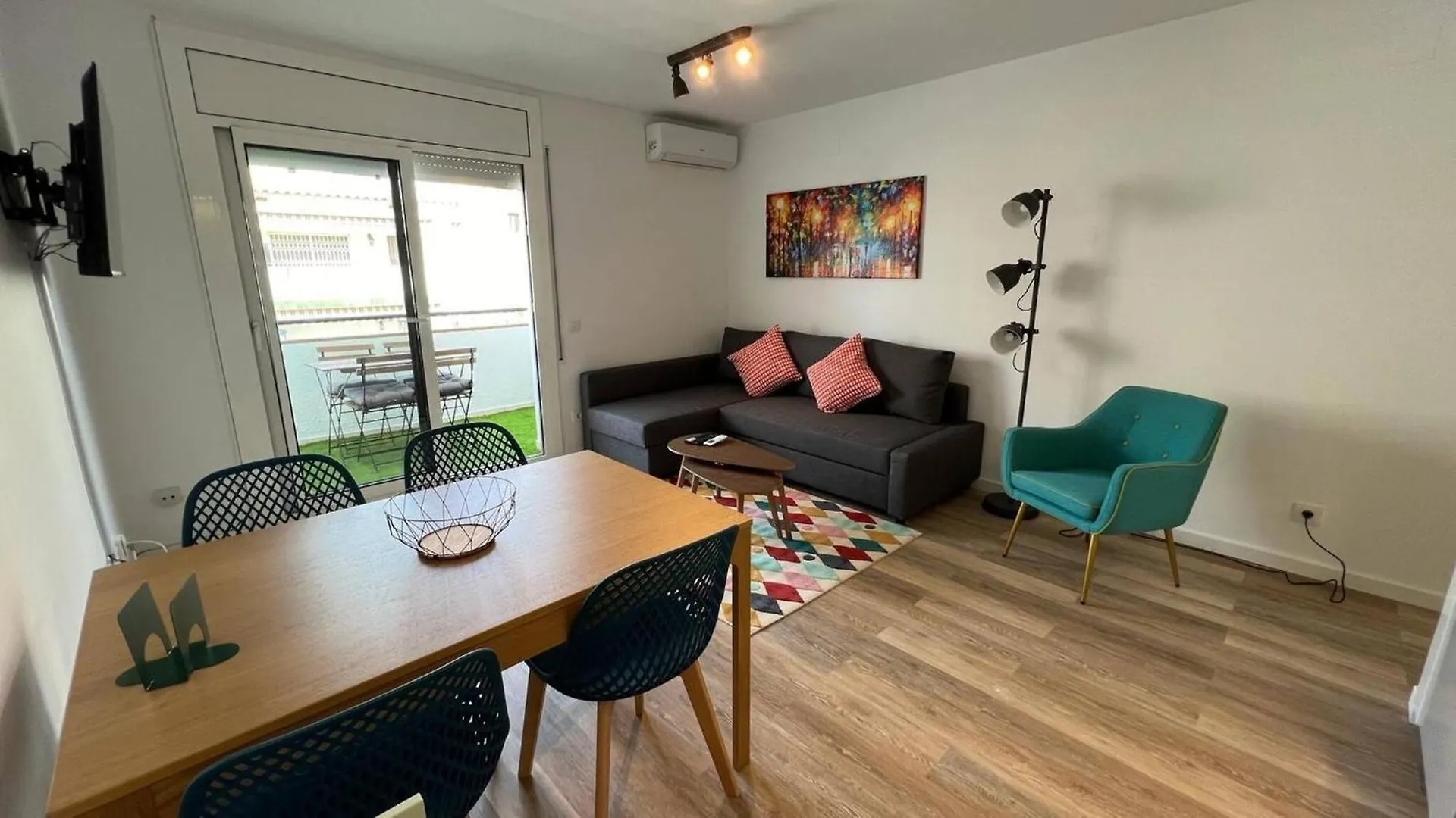 Precioso Apartamento En Roses Con Parking Cerca De Playa Spain