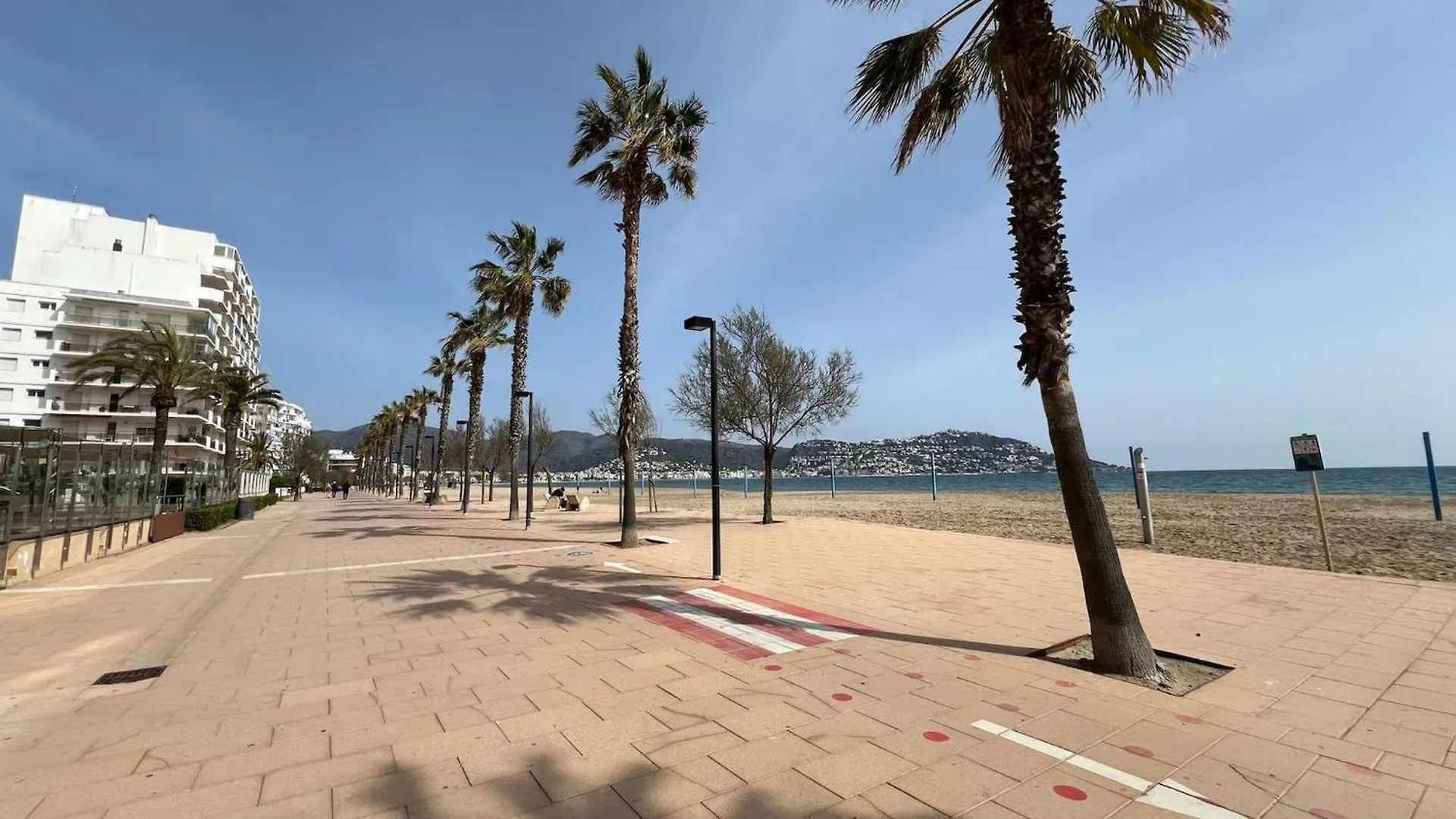 Precioso Apartamento En Roses Con Parking Cerca De Playa 0*,  Spain