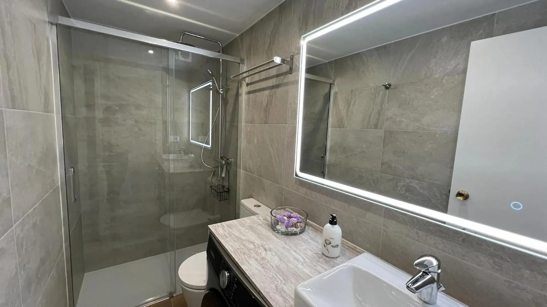 Precioso Apartamento En Roses Con Parking Cerca De Playa Spain