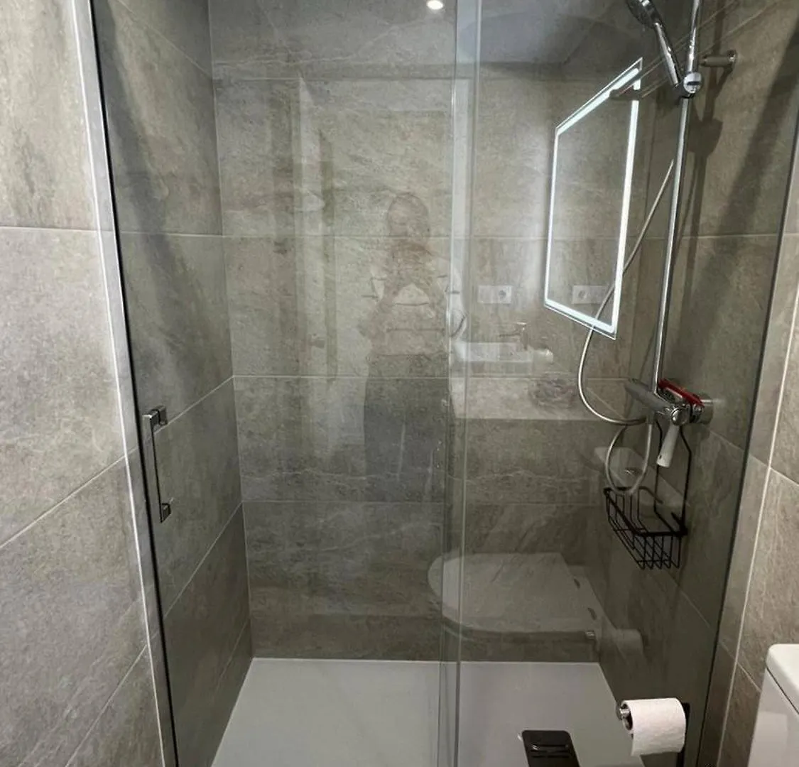 Precioso Apartamento En Roses Con Parking Cerca De Playa